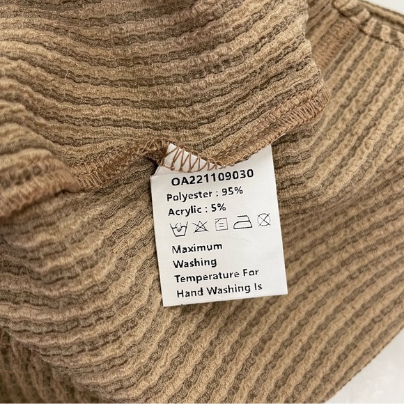 NWT Commense Collared Button Up Ribbed Shirt Bell Sleeves Size Medium - Picture 4 of 8